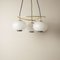 Lámpara de araña italiana con esferas de vidrio satinado de estructura de latón, años 50, Imagen 8