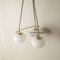 Lámpara de araña italiana con esferas de vidrio satinado de estructura de latón, años 50, Imagen 2