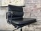 Sedia Soft Pad Ea 217 di Charles & Ray Eames per Vitra in pelle nera, Immagine 2