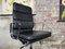 Sedia Soft Pad Ea 219 di Charles & Ray Eames per Vitra in pelle nera, Immagine 2