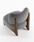 Butaca Tobo moderna de tela Boucle en gris antracita y madera de roble ahumado de Collector Studio, Imagen 4