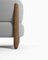Poltrona Tobo moderna in tessuto Boucle grigio chiaro e legno di quercia fumé di Collector Studio, Immagine 3