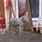 Aus Holz geschnitzte Statue eines handgeschnitzten Zebras, Deutschland, 1930er 9