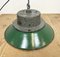 Lámpara colgante industrial de hierro fundido y esmalte verde, años 60, Imagen 9