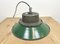 Lámpara colgante industrial de hierro fundido y esmalte verde, años 60, Imagen 13