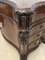 Großer Serpentinenförmiger Partners Schreibtisch aus geschnitztem Mahagoni, 1920er 10