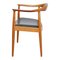 Der Stuhl aus Mahagoni und schwarzem Leder von Hans Wegner 4
