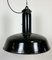 Lámpara colgante de fábrica industrial esmaltada en negro con superficie de hierro, años 50, Imagen 7