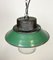 Lámpara colgante industrial de esmalte verde y hierro fundido, años 60, Imagen 7