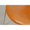 Sillas vintage de cuero coñac patinado de Arne Jacobsen para Fritz Hansen, años 90. Juego de 7, Imagen 6