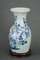 Chinesische Blau-Weiße Vase mit Vogel- und Blumendekoration, 20. Jahrhundert 2