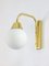 Goldene italienische Mid-Century Wandlampe aus Opalglas 1