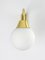 Goldene italienische Mid-Century Wandlampe aus Opalglas 6