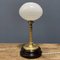 Lampada da tavolo antica in ottone con cappa in vetro acciottolato, Immagine 3