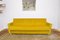 Sofá cama de terciopelo amarillo, años 60, Imagen 1