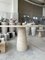 Mesa de comedor redonda de travertino crema de My Habitat Design, Imagen 3