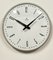 Reloj de pared industrial gris de Siemens, años 70, Imagen 7