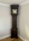 Reloj Longcase George III de roble tallado y latón, Imagen 10