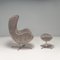 Chaise Egg & Repose-pieds en Tissu Gris attribués à Arne Jacobsen pour Fritz Hansen, 2006, Set de 2 3