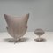 Chaise Egg & Repose-pieds en Tissu Gris attribués à Arne Jacobsen pour Fritz Hansen, 2006, Set de 2 5