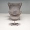 Egg Chair e poggiapiedi in tessuto grigio attribuiti ad Arne Jacobsen per Fritz Hansen, 2006, set di 2, Immagine 4