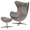 Egg Chair e poggiapiedi in tessuto grigio attribuiti ad Arne Jacobsen per Fritz Hansen, 2006, set di 2, Immagine 1