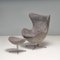 Chaise Egg & Repose-pieds en Tissu Gris attribués à Arne Jacobsen pour Fritz Hansen, 2006, Set de 2 2