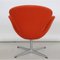 Swan Chair aus Rotem Stoff von Arne Jacobsen für Fritz Hansen 4