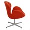 Silla Swan de tela roja de Arne Jacobsen para Fritz Hansen, Imagen 2