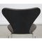 Sedie Seven in pelle nera patinata di Arne Jacobsen per Fritz Hansen, anni '80, set di 5, Immagine 9