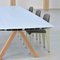Ok! Tavolo da pranzo B con ripiano in alluminio anodizzato argento e gambe in legno di Konstantin Grcic per BD Barcelona, Immagine 7