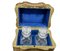 Antike reisende Parfümflasche in verziertem Lederetui & blauem Samt, 1800er 2