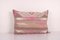 Fodera per cuscino vintage in lana dell'Anatolia a righe rosa geometrica Kilim, Immagine 1