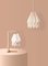 Lampada da tavolo bianca polare con strisce di avena color crema di Orikomi, Immagine 2