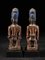 Artista nigeriano Yoruba, Ibeji Twin Figures, legno con dettagli in vetro, Immagine 5