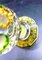 Jarrón bohemio de vidrio con decoración en amarillo y verde y grabados con forma de medallón, Imagen 5