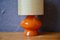 Orangefarbene Tischlampe aus Keramik, 1960er 4