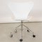 Sedia da ufficio modello 3117 della serie Seven laccata bianca di Arne Jacobsen per Fritz Hansen, inizio XXI secolo, Immagine 6