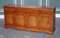 Credenza vintage Bradley Burr Yew in legno a quattro ante, Immagine 5