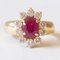 Vintage 18 Karat Gelbgold Gänseblümchen Ring mit Rubin und Diamanten im Brillantschliff, 1960er 1