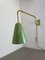 Lámpara de pared ajustable verde con contrapeso de latón al estilo de Stilnovo, Italia, años 60, Imagen 10