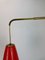 Lámpara de pared ajustable roja con contrapeso de latón al estilo de Stilnovo, Italia, años 60, Imagen 11