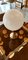 Lámpara de mesa de latón con esfera blanca, Imagen 5