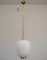 Lámpara de suspensión de vidrio opalino y latón, Italia, años 50, Imagen 1