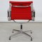EA-108 Stuhl aus rotem Hopsak Stoff von Charles Eames für Vitra, 2000er 3