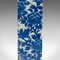 Jarrón de tallo chino con mangas decorativas de flores en azul y blanco, años 70, Imagen 9