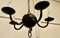 Lámpara de araña gótica de hierro y madera, años 20, Imagen 4