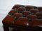 Reposapiés Chesterfield vintage de cuero marrón teñido a mano, Imagen 7