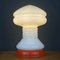 Lámpara de mesa vintage de vidrio opalino blanco, Italia, años 70, Imagen 4