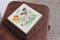 Caja de música francesa antigua de madera tallada de cerámica pintada a mano, años 20, Imagen 2